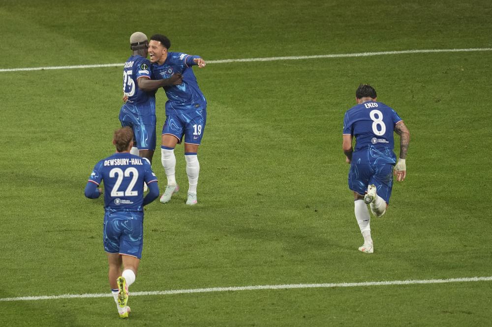 伤愈复出那一刻全场起立鼓掌